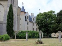 IMG 2448  En 1860, Augustine de Grandmaison entreprend avec l'aide de l'architecte Joly-Leterme, disciple de Violet Le Duc, des travaux de remise en état et de terrassement et perce deux ouvertures de style Renaissance italienne sur le pignon du Château Neuf.