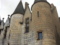 chanoine  La tour des chamoines qui préféraient dit-on les spiritueux à la nourriture spirituelle. Le château produit un vin de qualité, nous visiteront la cave.
