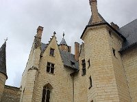 cour  Très élancé