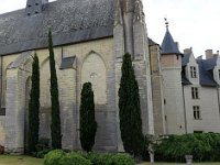 eglise  2  L'église est collée au château