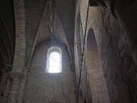 IMG 7162  l'épaisse lumière blanche pénétre l'église et rassure les fidèles.