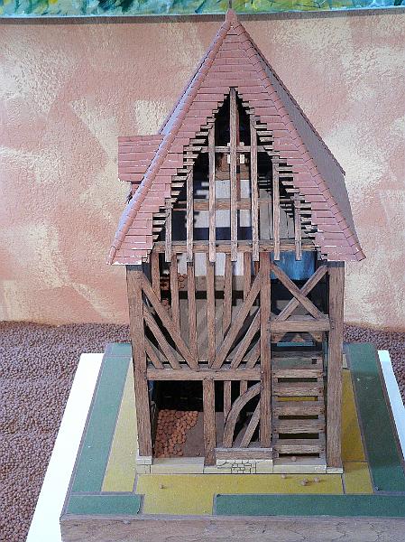 P1040849.JPG - Grenier à pommes.