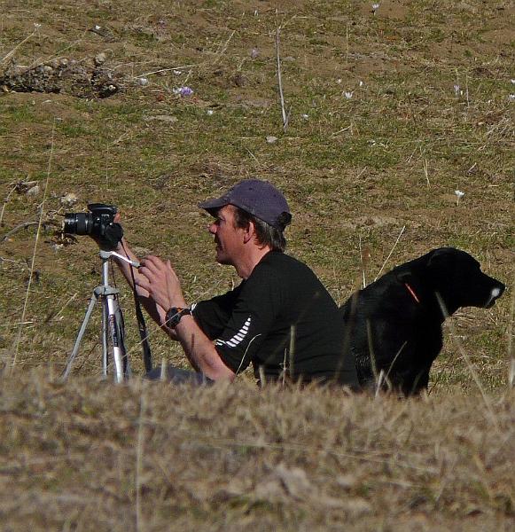 11.jpg - Petit à petit, le photographe  a couché la vallée..........Plume en protection rapprochée.....Toussières 2008.