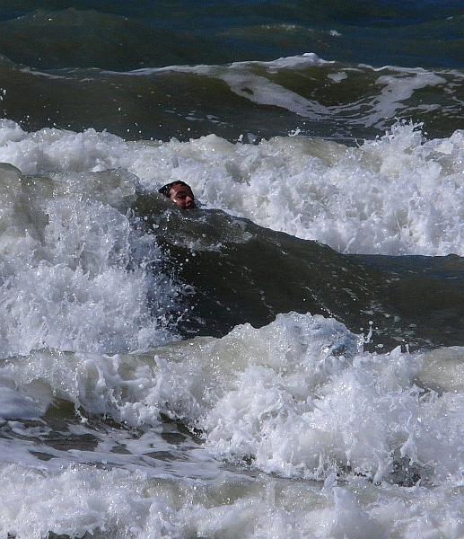 5.jpg - La mer le retire .L'avenir est immense. Météo tranquille. Dans sa tête , le paysage est net. Le soleil avant la tempête.Villers Août 2008.