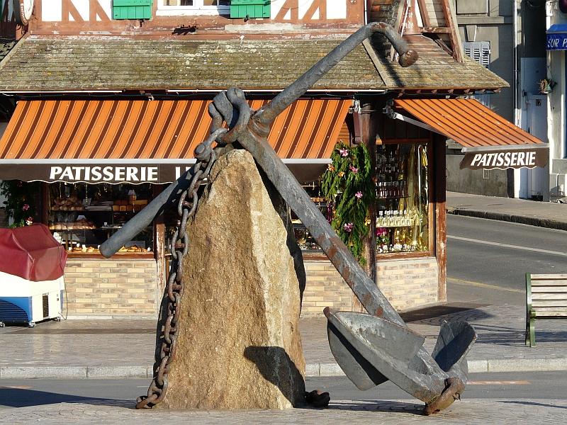 5.jpg - Allez , jetez  l'ancre une dernière fois à Trouville sur Mer. Il y a de bons gateaux.